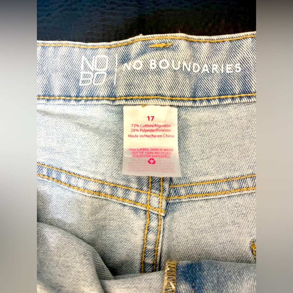 No boundaries cut off shorts size 17 - Picture 2 of 3